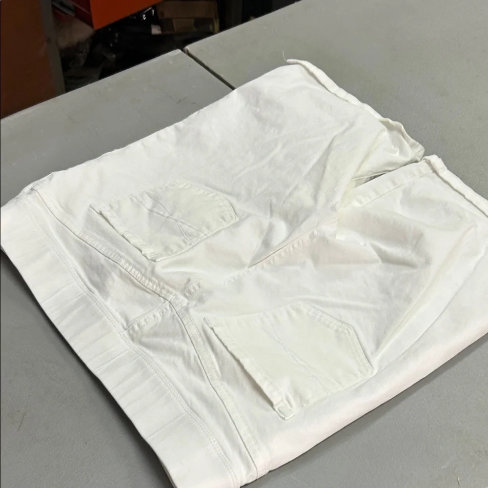 Gloria Vanderbilt Avery All around slimmiaffect Women's size 12 Bermuda Shorts - Picture 4 of 5